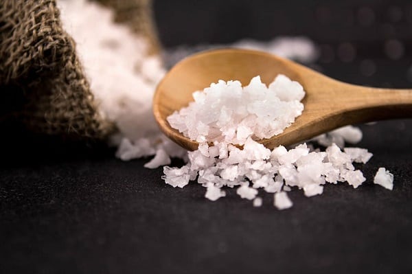 does salt absorb moisture